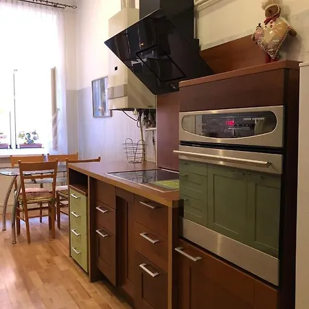 District, тихий центр города, всё под боком, удобно Apartment *