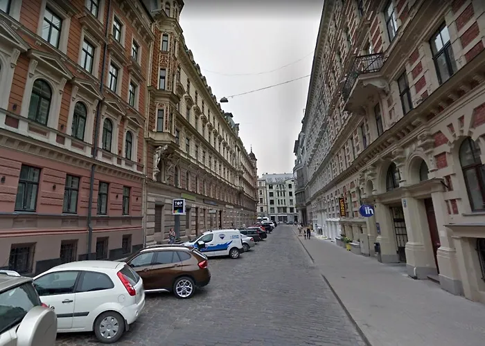 Апартаменты District, тихий центр города, всё под боком, удобно