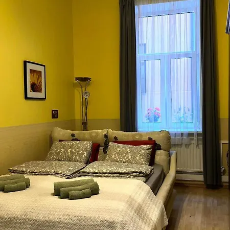 District, тихий центр города, всё под боком, удобно Apartment *
