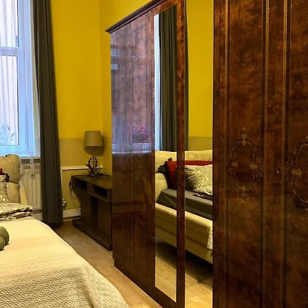 District, тихий центр города, всё под боком, удобно Appartement Riga